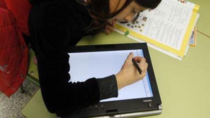 Vila-real facilita 50 tabletas para escolares de familias vulnerables
