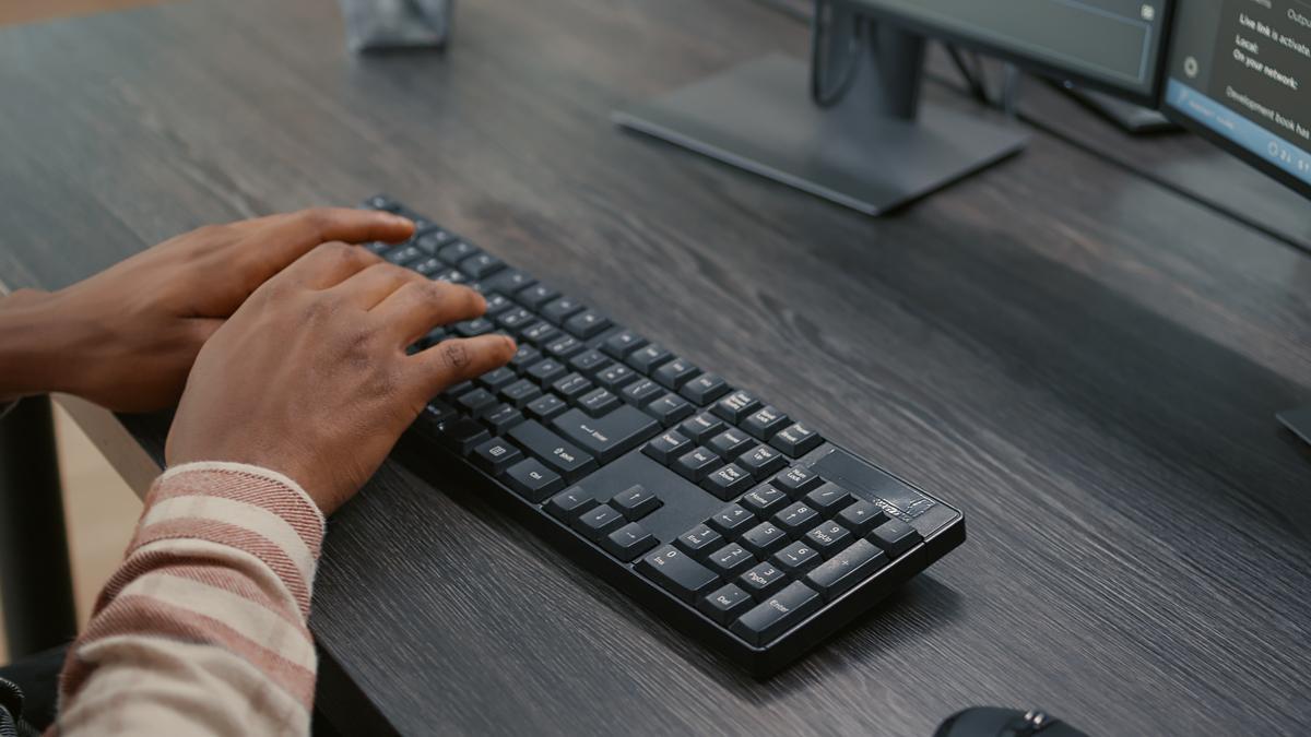 Cómo limpiar por completo el teclado de tu ordenador: así de fácil