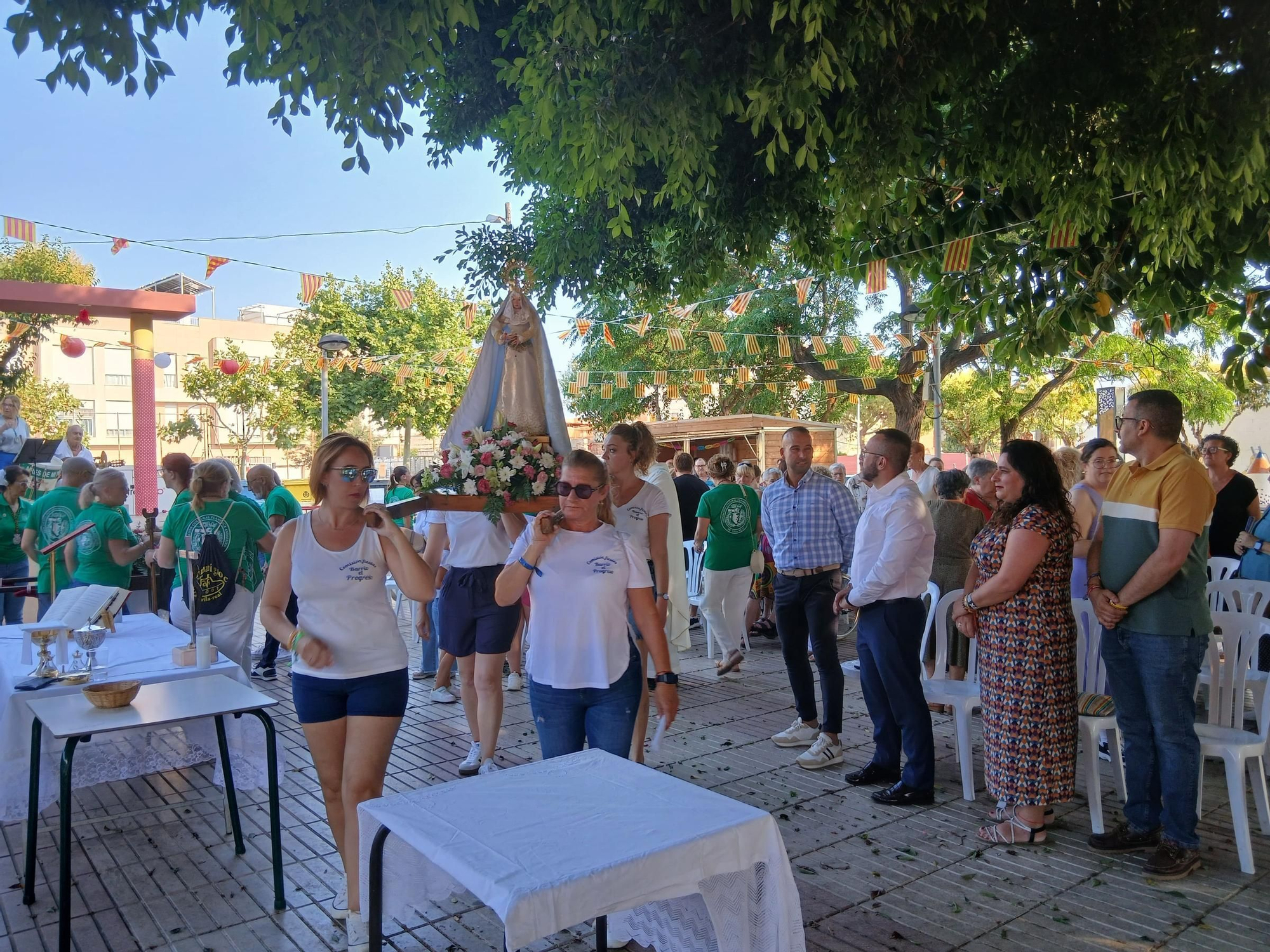 Misa y procesión en las fiestas del barrio El Progreso en Vila-real