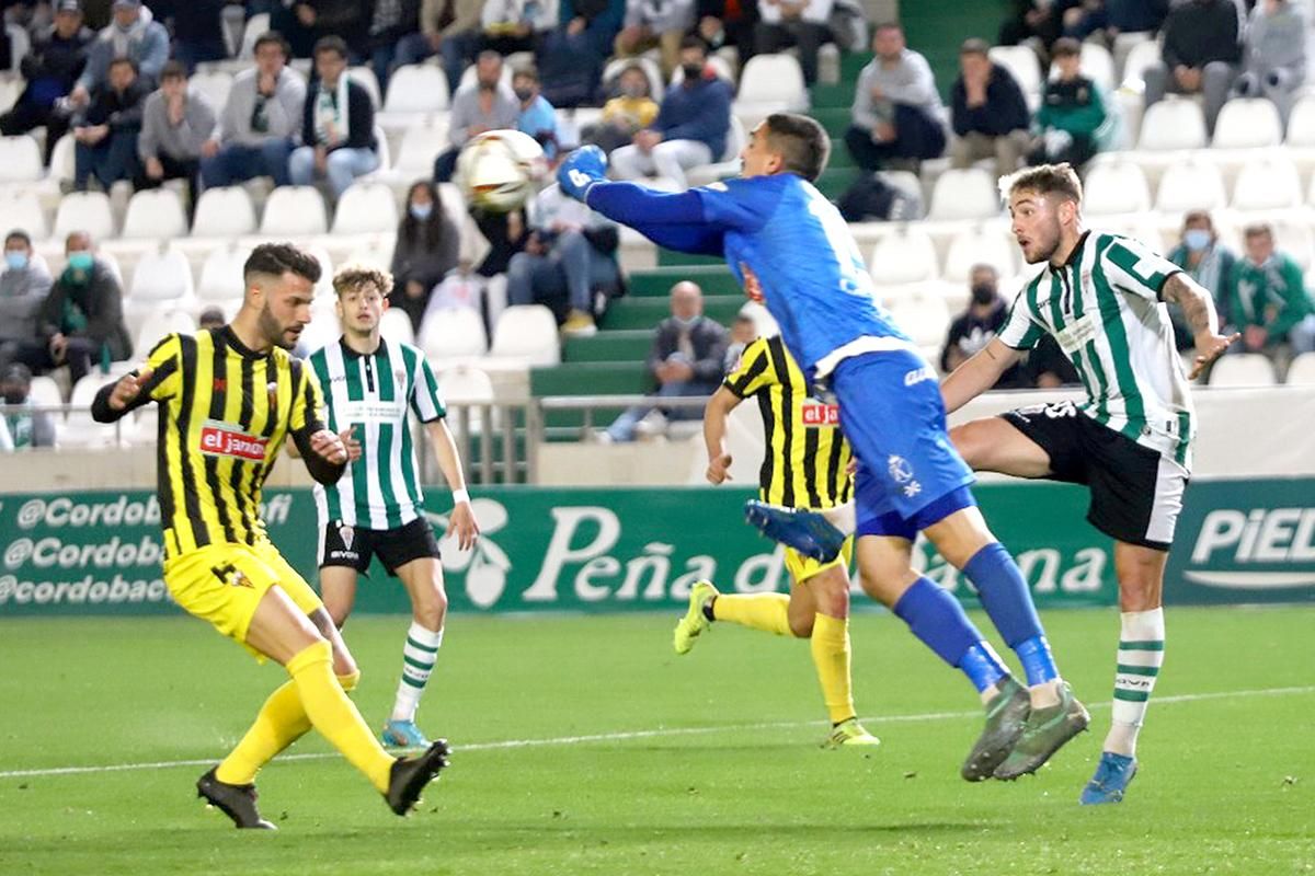 Las imágenes del Córdoba CF - San Roque