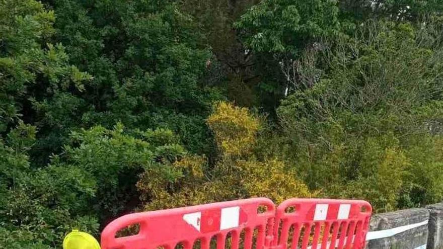 Silleda activa medidas urgentes en el puente de Abades por desprendimiento de pretil