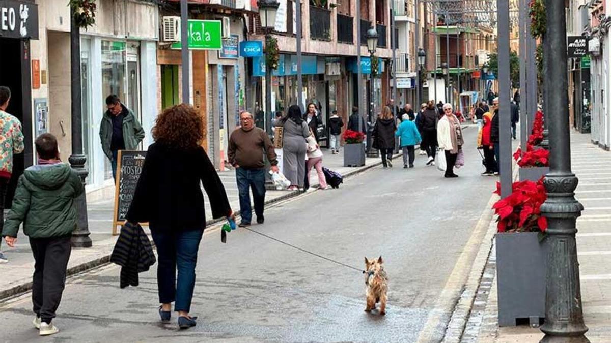 La calle Mayor de Paterna peatonalizada.