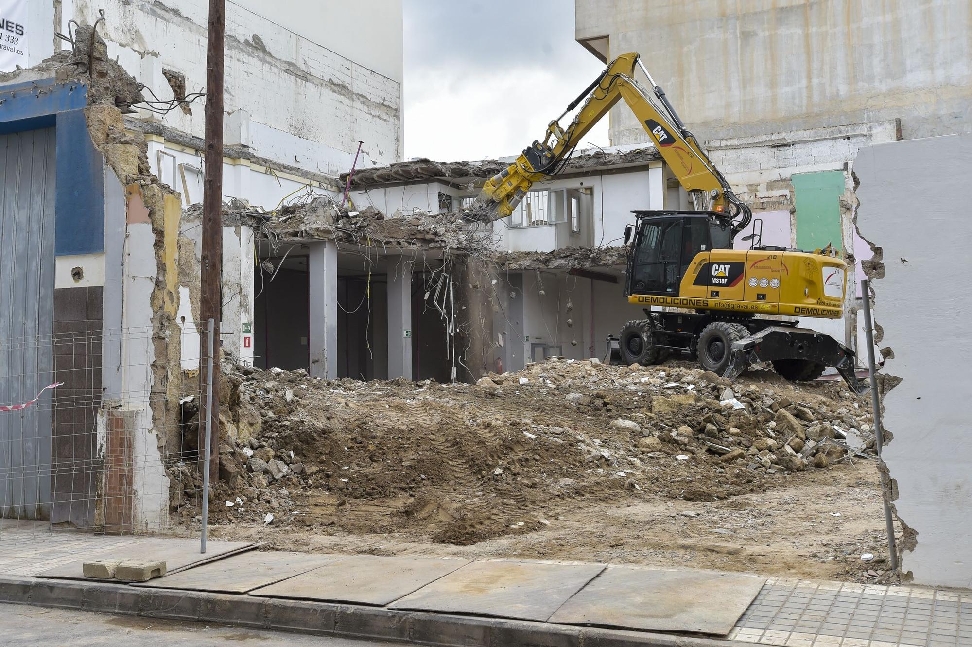 Demolición de una vivienda de la calle Matías Madrón