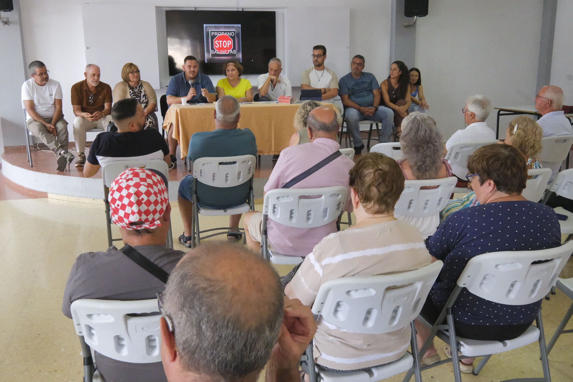 Reunión de representantes de las plataformas de Salinetas y Los Realejos contrarios a las plantas de gas propano
