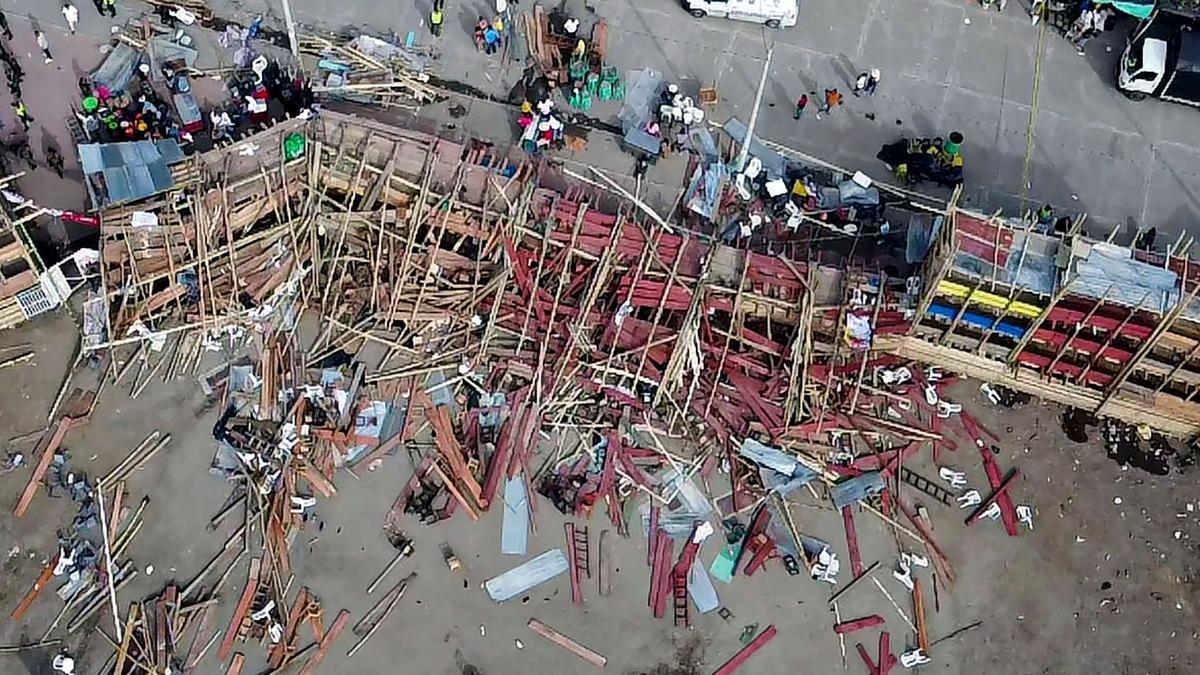 Cuatro muertos y centenares de heridos tras desplome de gradas en una plaza de toros de Colombia