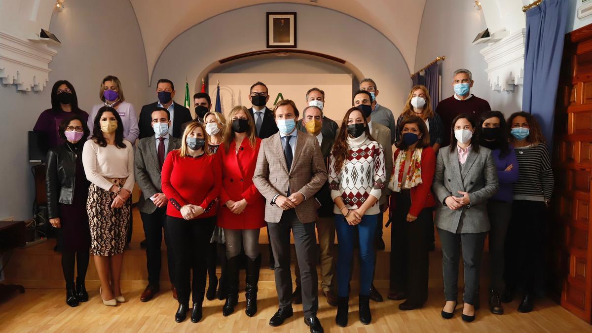 El delegado del Gobierno, Antonio Repullo, junto a los delegados territoriales.