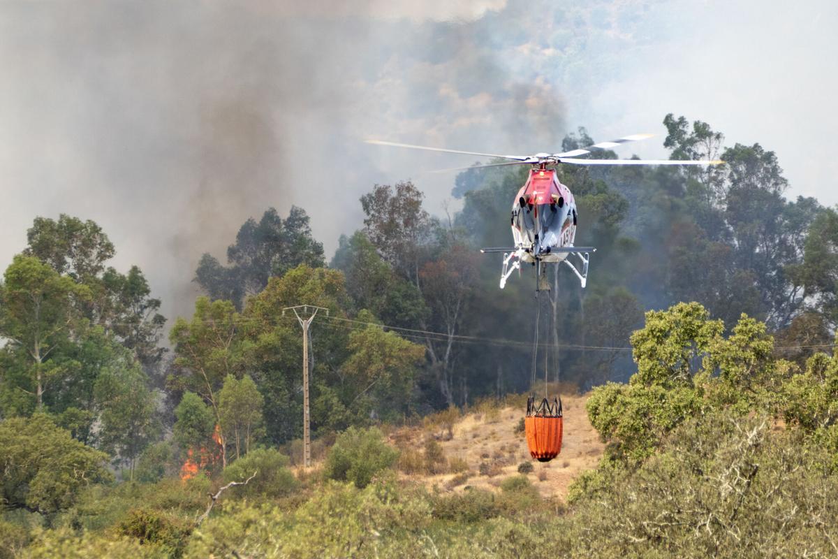 Las impactantes imágenes del incendio de El Cerro de Andévalo