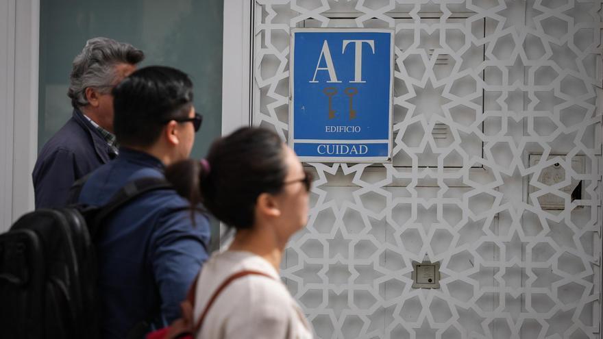 Hoteles y viviendas turísticas acortan más la «brecha regulatoria y fiscal»