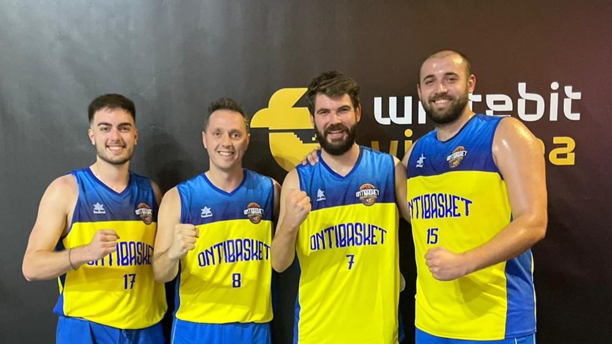 Integrantes del equipo Ontibasket en el torneo en València.