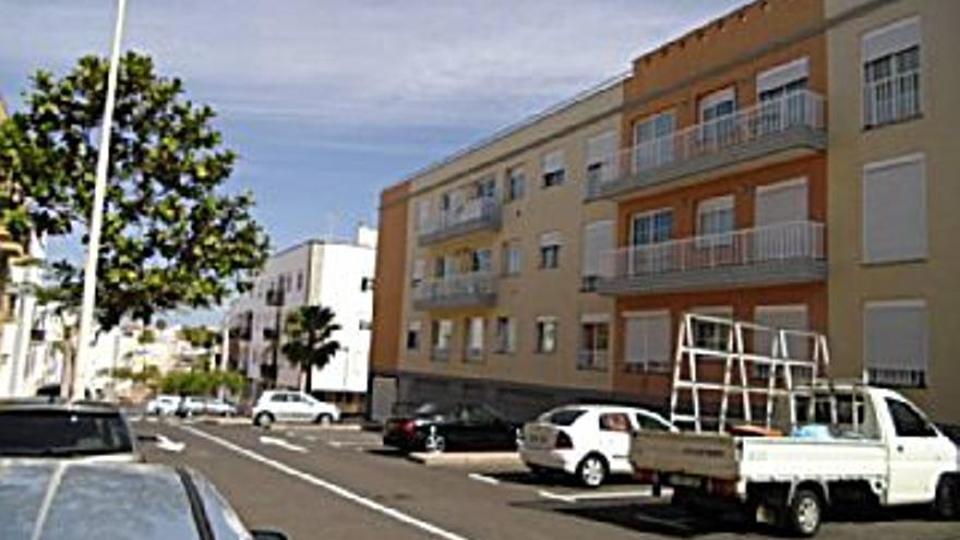 169.990 € Venta de piso en Fañabe (Adeje) 80 m2, 2 habitaciones, 2 baños, 2.125 €/m2...