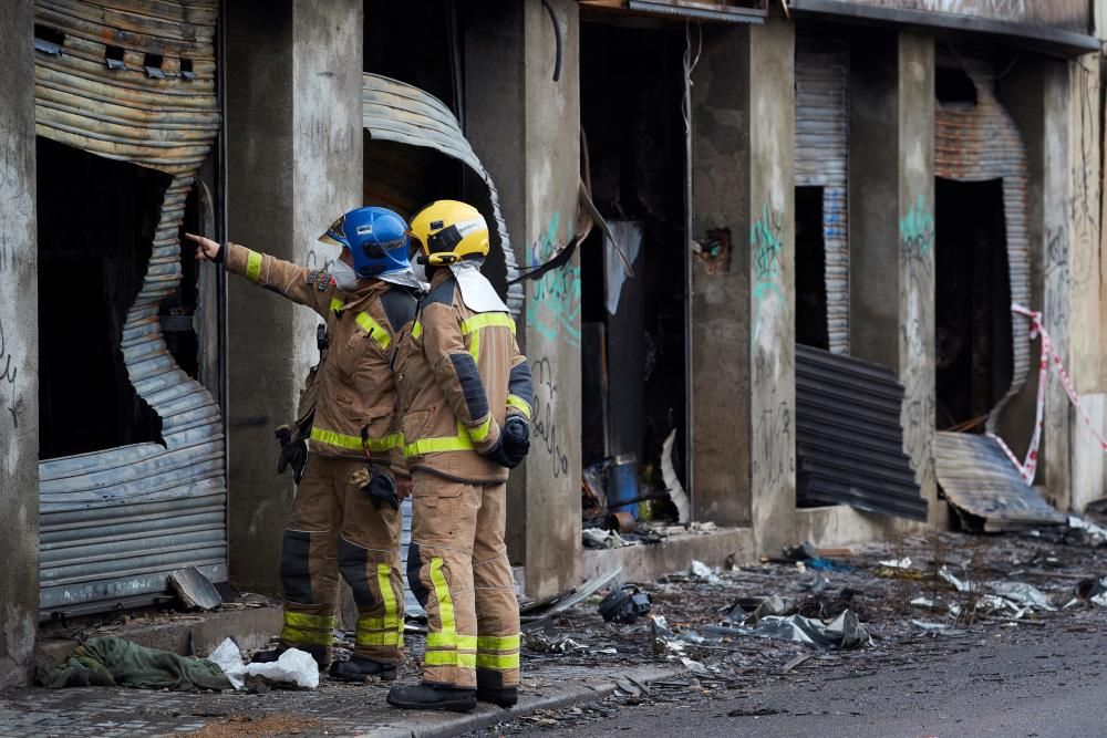 Incendi a una nau abandonada de Badalona