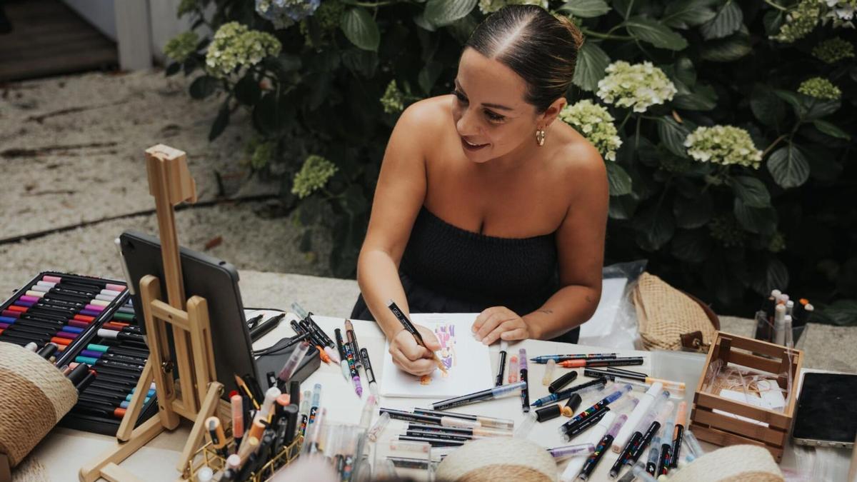 De trabajar en un centro de día a conquistar a Zara con sus dibujos en Santiago: «Querían una experiencia diferente»