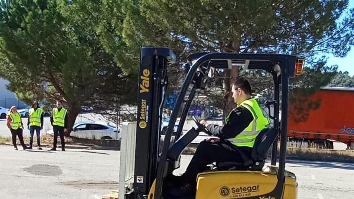 El curs ofereix certificacions per conduir carretons