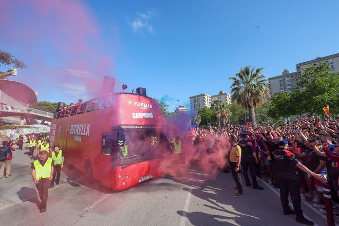 ¡De locos! Las mejores imágenes de una ciudad entregada al Barça
