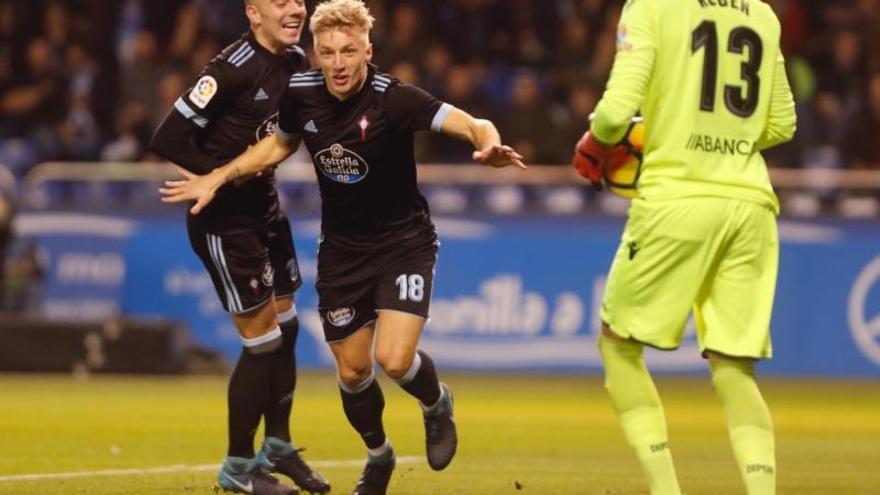 Wass y Iago celebran uno de los goles del derbi de la primera vuelta.