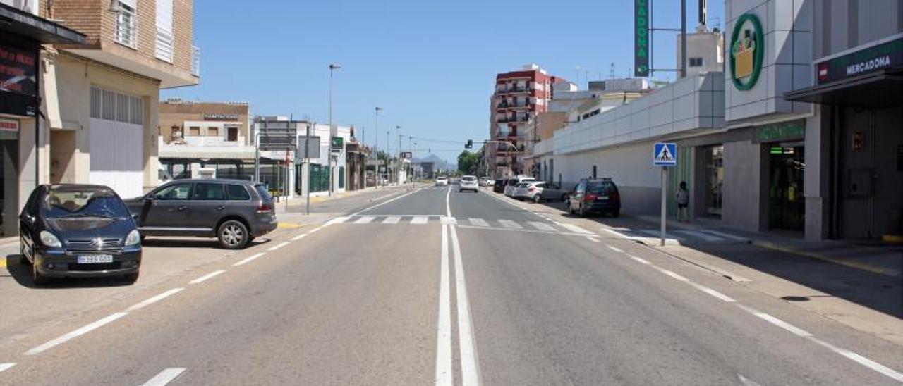 Imatge actual de la carretera CV-50 al seu pas per L’Alcúdia, en l’avinguda de Guadassuar. | LEVANTE-EMV