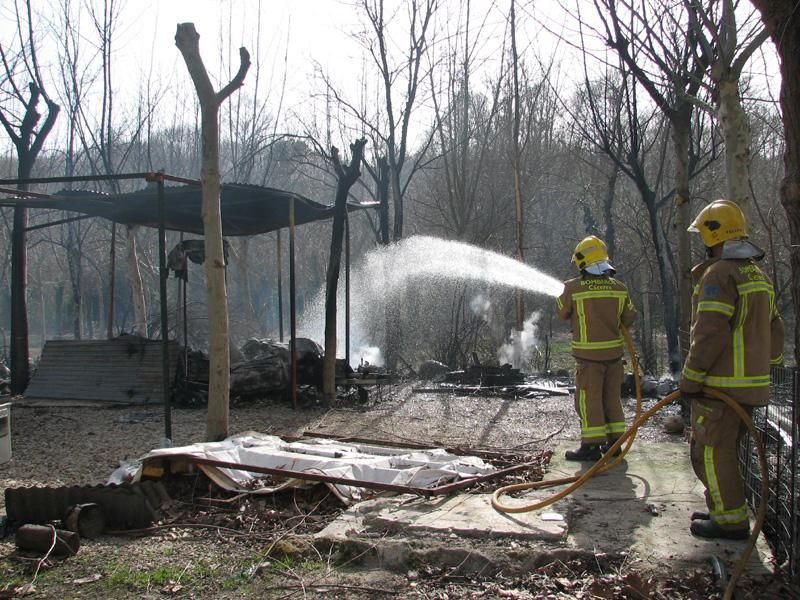 Incendio en el camping Garganta de Cuartos de Losar de la Vera (Cáceres)