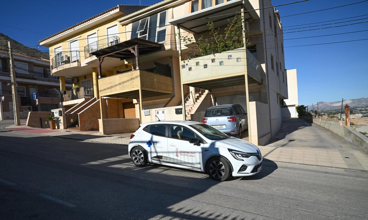 Médico y enfermero de la UHD Pediátrica del Hospital General Universitario de Elche se desplazan a las comarcas del Baix Vianlopó y la Vega Baja