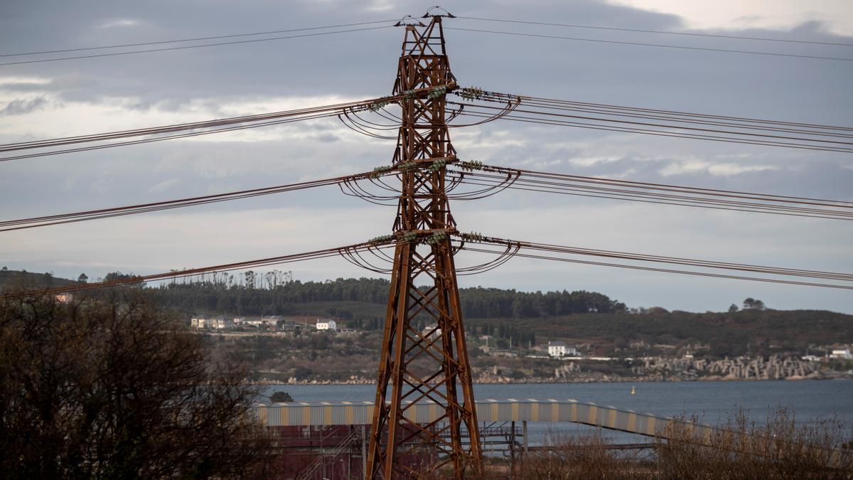 Una torre de tendido eléctrico.