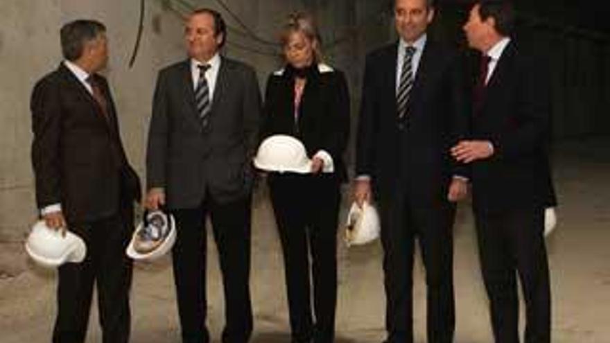 El presidente de la Diputación de Alicante, José Joaquín Ripoll, ha asistido hoy junto al presidente de la Generalitat Valenciana, Francisco Camps, a la visita a las obras del TRAM en Alicante