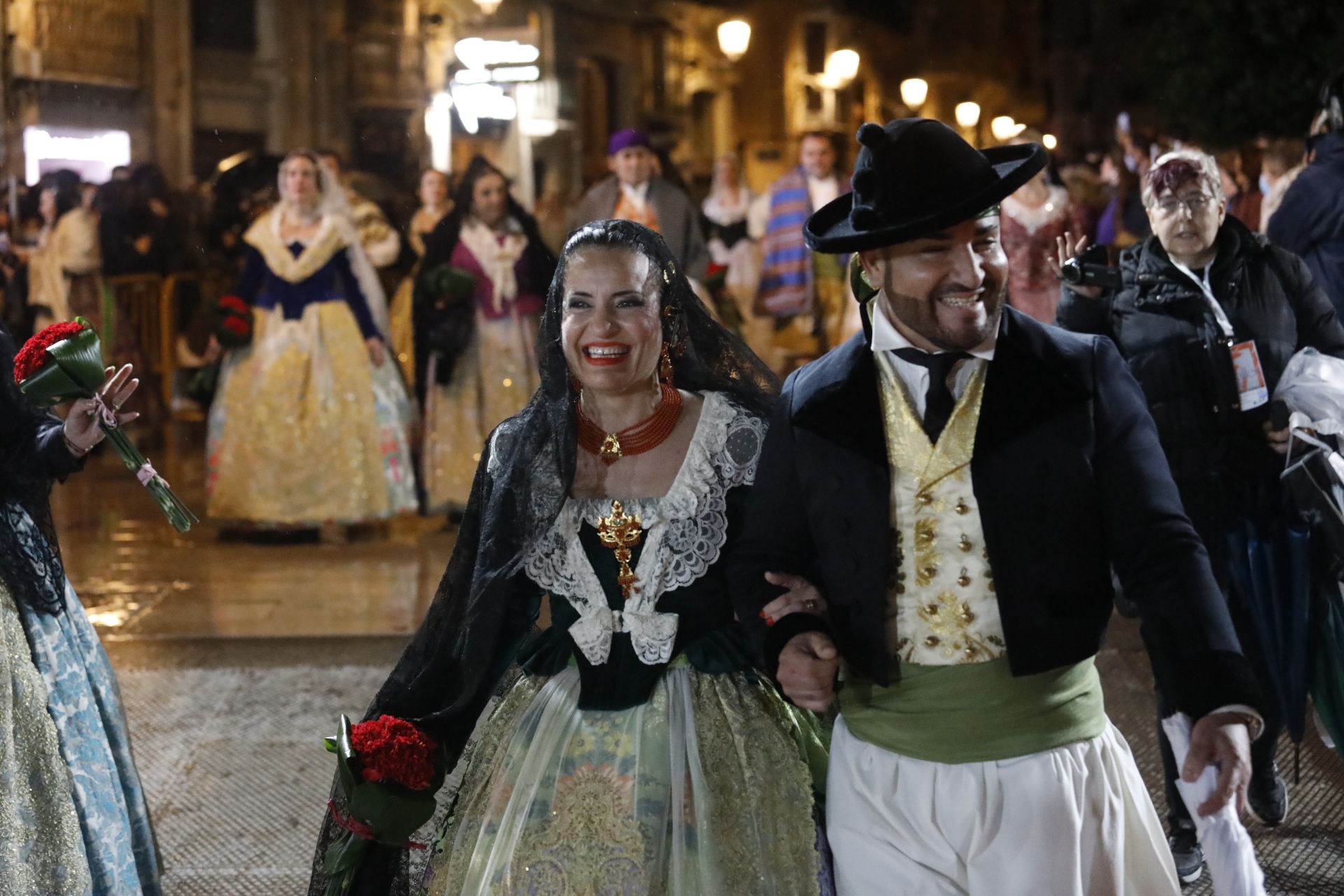 Búscate en el primer día de ofrenda por la calle Quart (entre las 20:00 a las 21:00 horas)