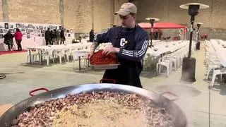 Un influencer de Zamora cocina arroz a la zamorana para 150 personas