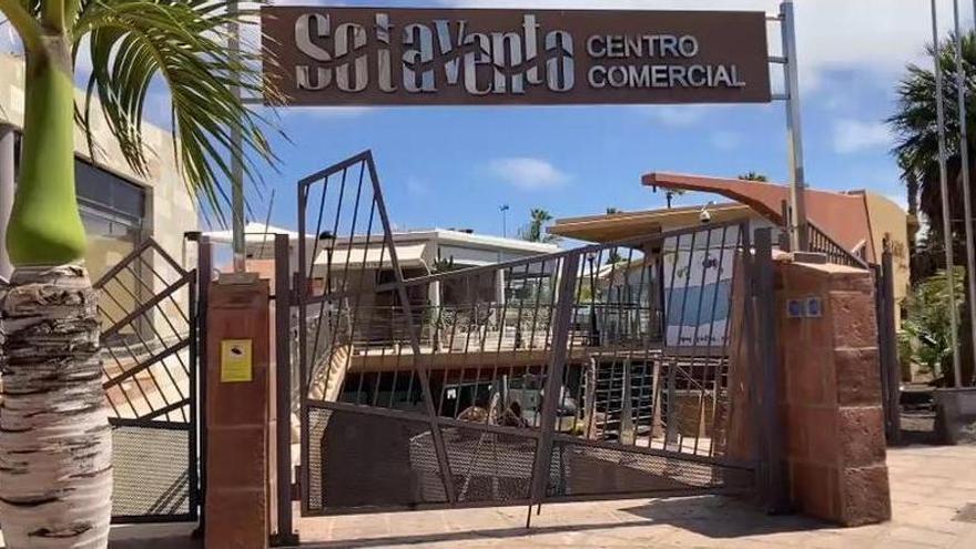 El desalojo del Centro Comercial Sotavento entra en su recta final: solo queda un negocio para que el Puerto de Las Palmas recupere el espacio