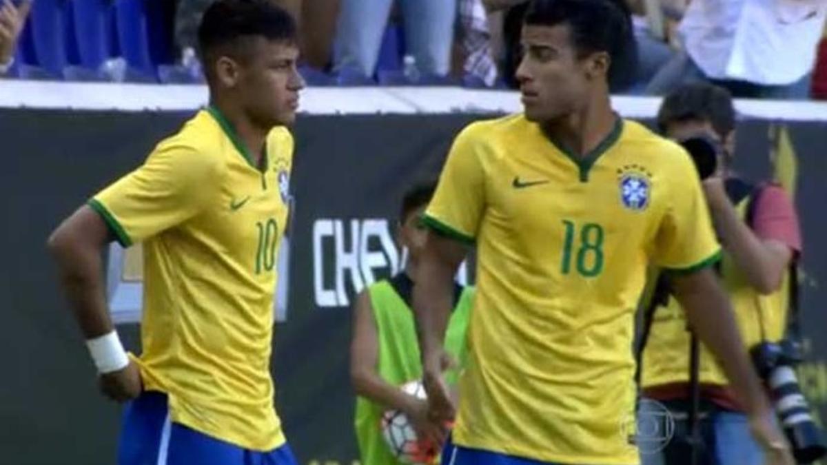 Neymar y Rafinha entraron juntos al campo