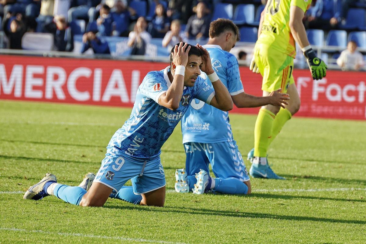 Ángel Rodríguez se lamenta durante el partido entre Tenerife y Burgos de la temporada pasada.