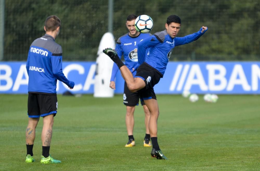 El Dépor entrena tras la derrota en Cornellá