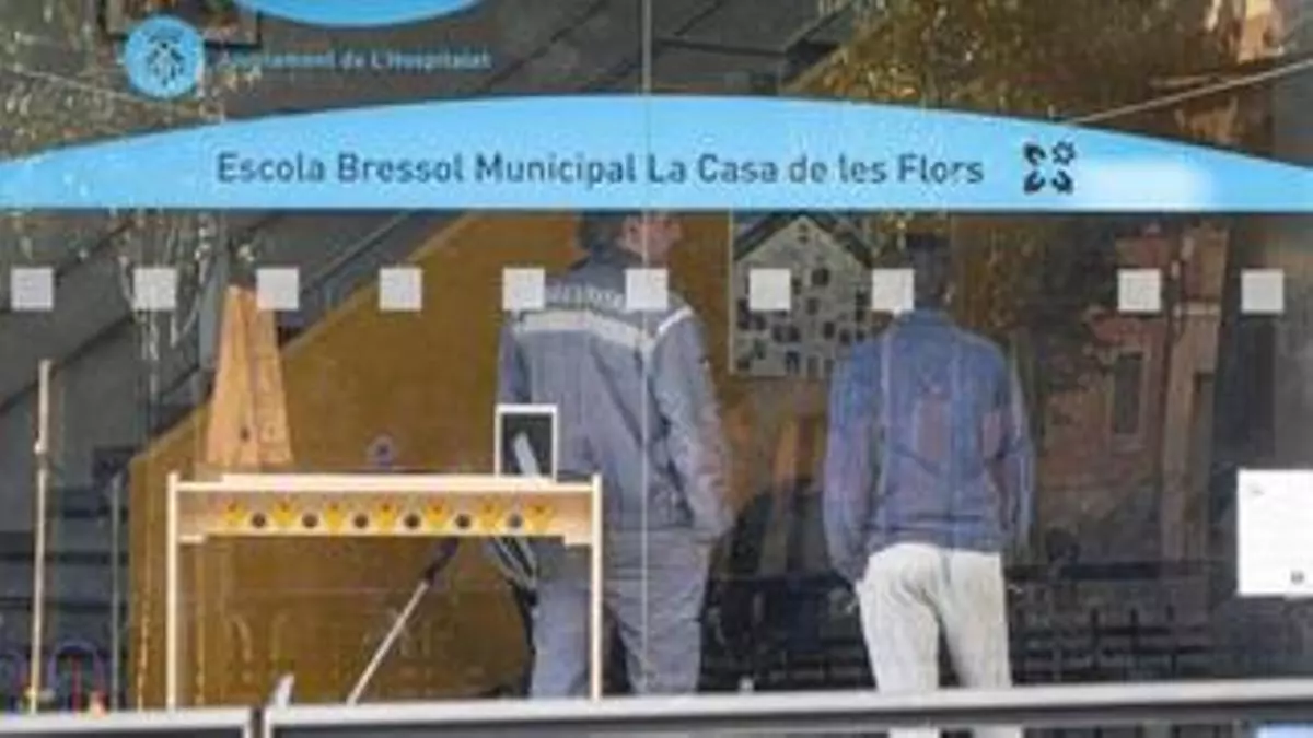 Vandalismo, peleas y drogas en dos bloques de L'Hospitalet apremian a trasladar a una guardería municipal