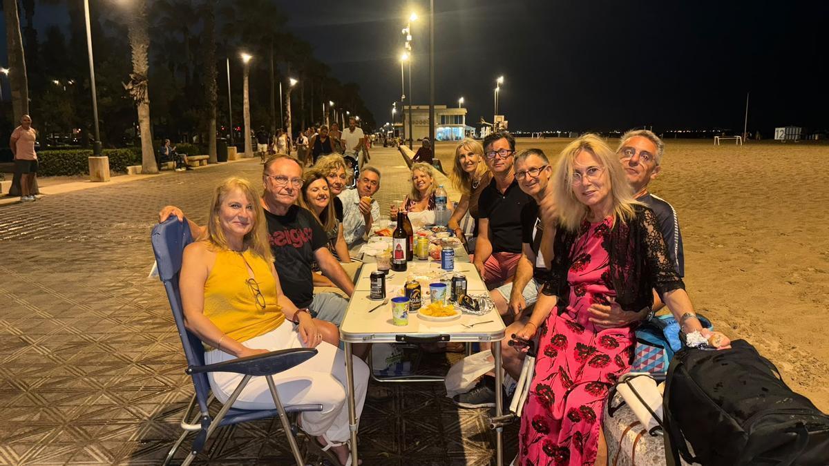 "Sopar a la fresca" en el paseo Marítimo