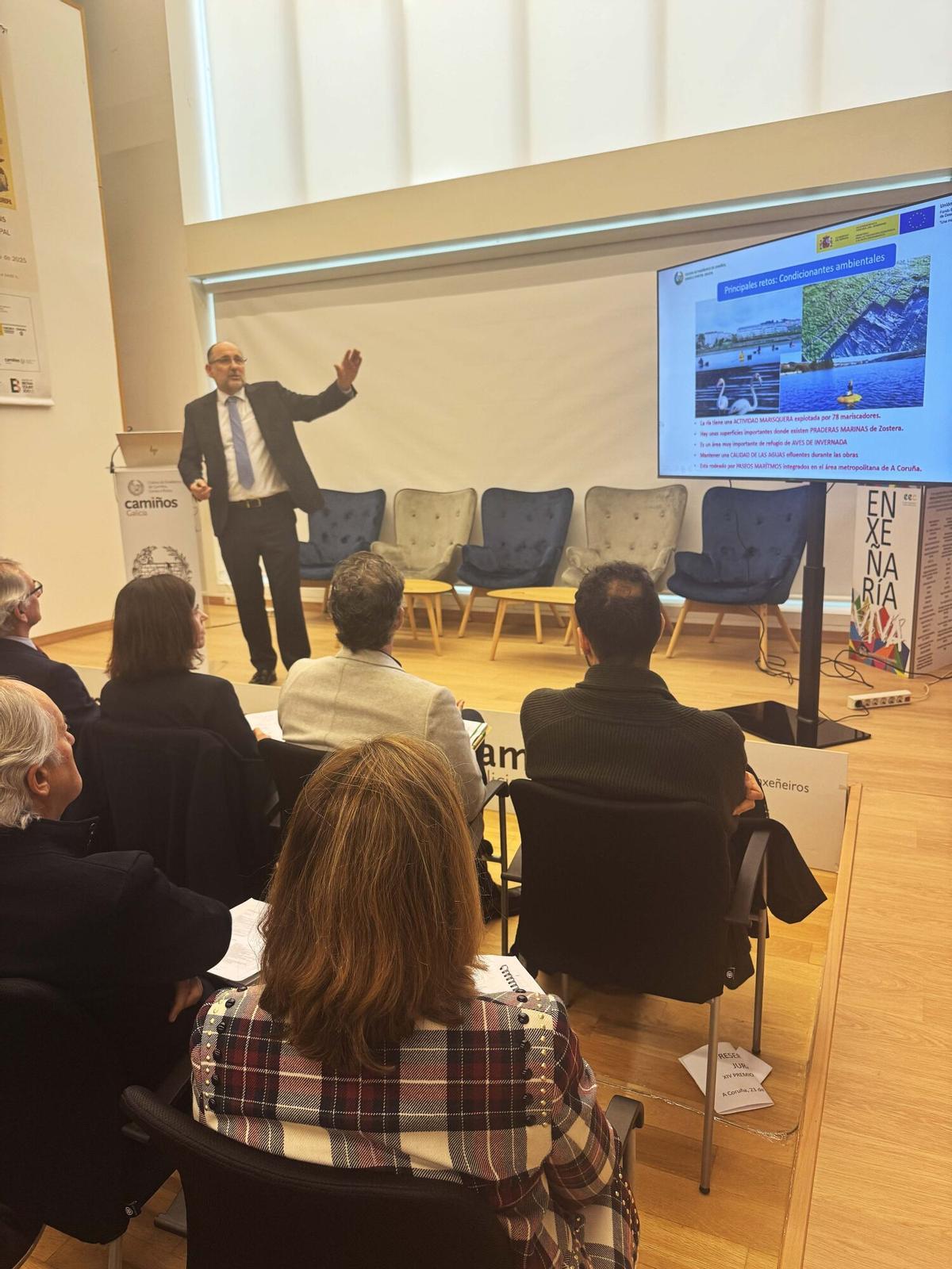 Entrega del XIV Premio San Telmo al dragado ambiental de la ría de O Burgo en la sede del Colegio de Ingenieros de Caminos en Galicia