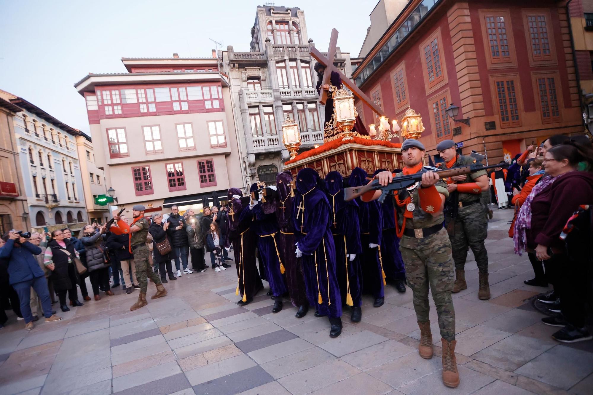 El Señor de Oviedo atrae multitudes: mira las fotos de la procesión del Nazareno