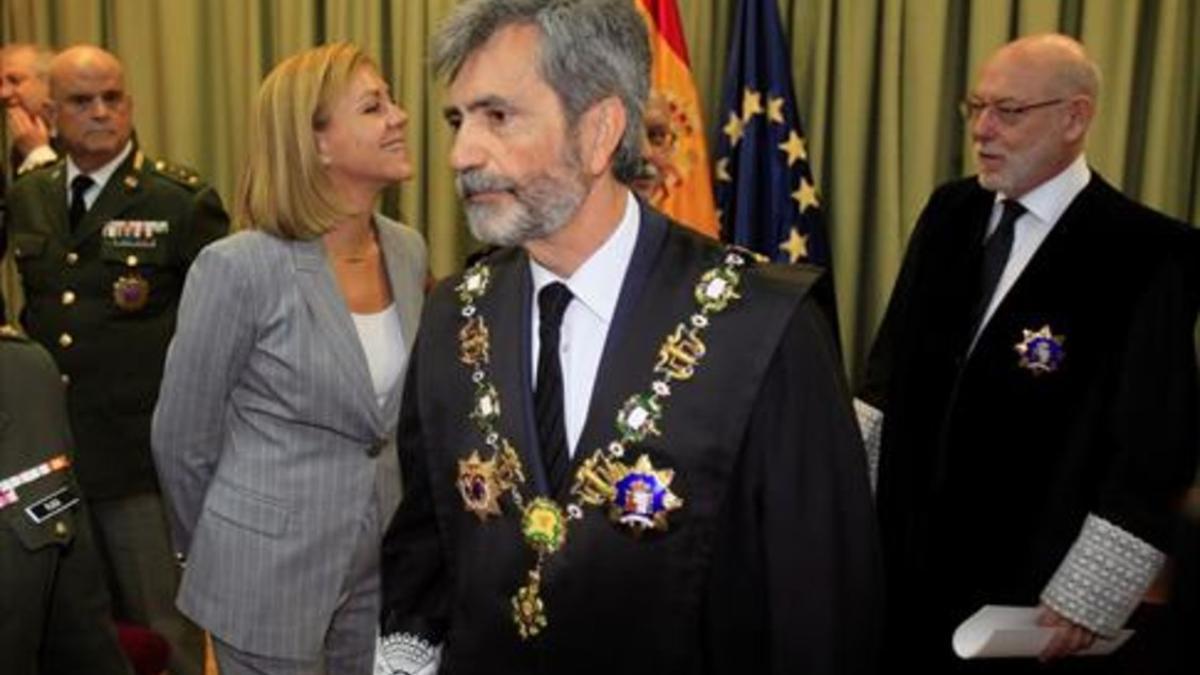 La ministra Cospedal, el presidente del Supremo y del CGPJ, Lesmes, y el fiscal general, Maza, ayer.