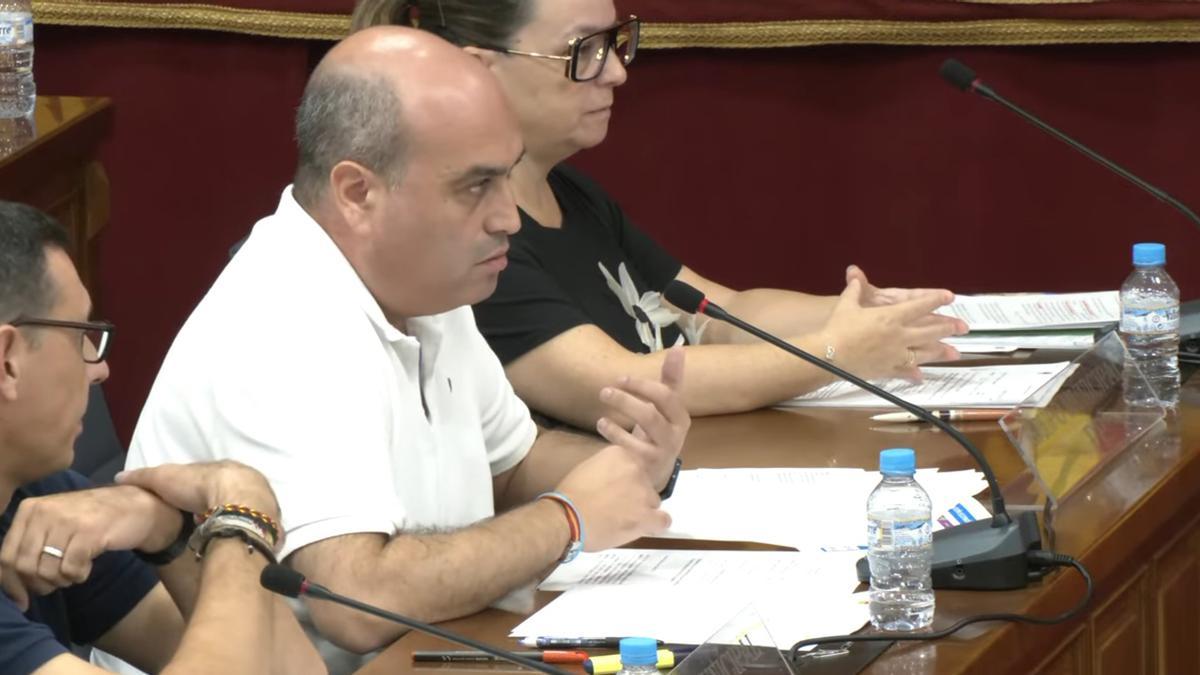 El concejal de Hacienda, Luciano Martínez, en el pleno que ha aprobado la modificación