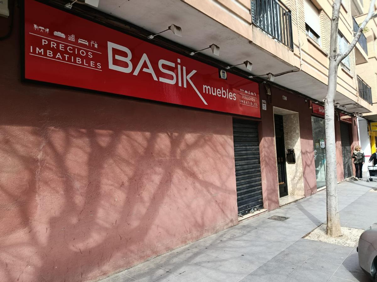 Nuevo comercio en el antiguo Centro de Oportunidades de Monfort, en la calle Benárabe.