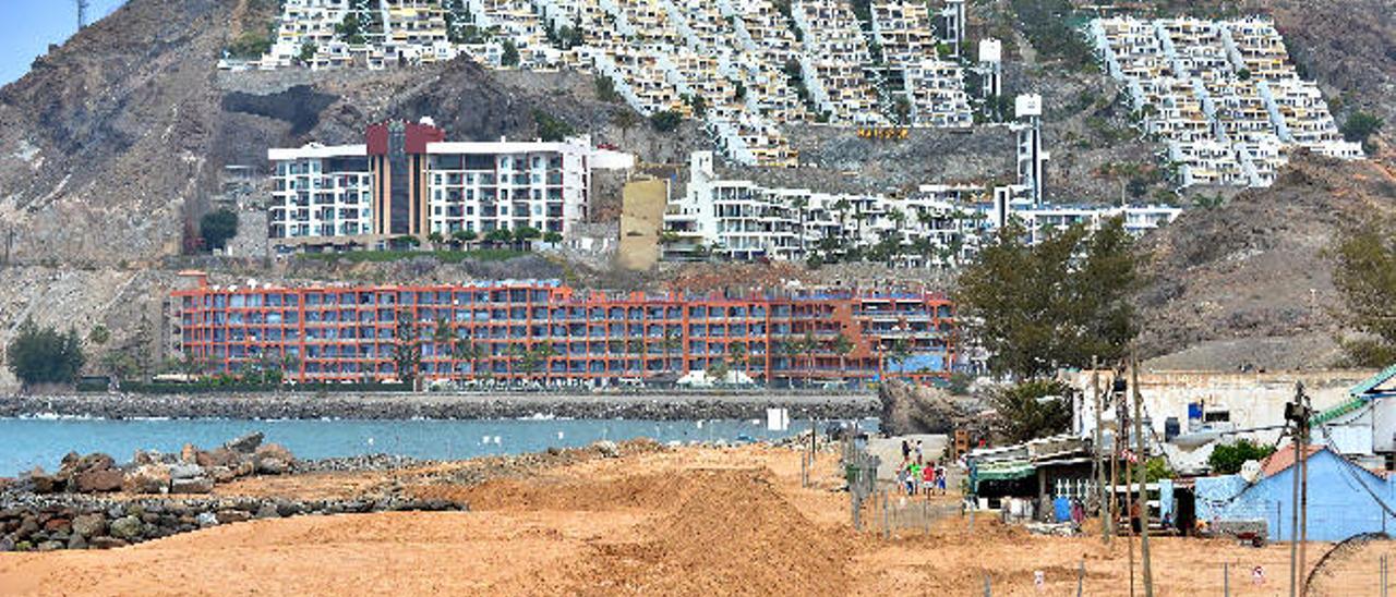 Costas da marcha atrás en su plan de crear un muro de hormigón en Tauro