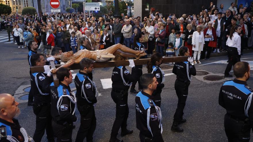 Las procesiones del Viernes Santo colman de fe las calles de Vigo