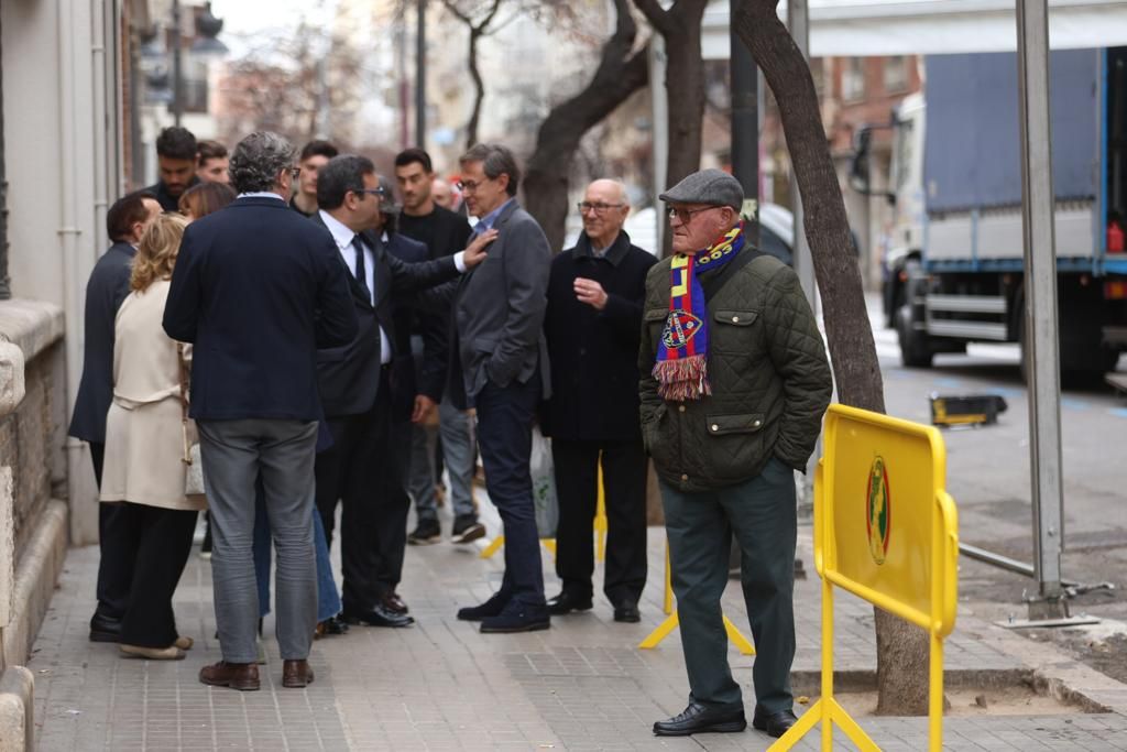 Las imágenes del entierro del padre del presidente del Levante, Pedro Catalán