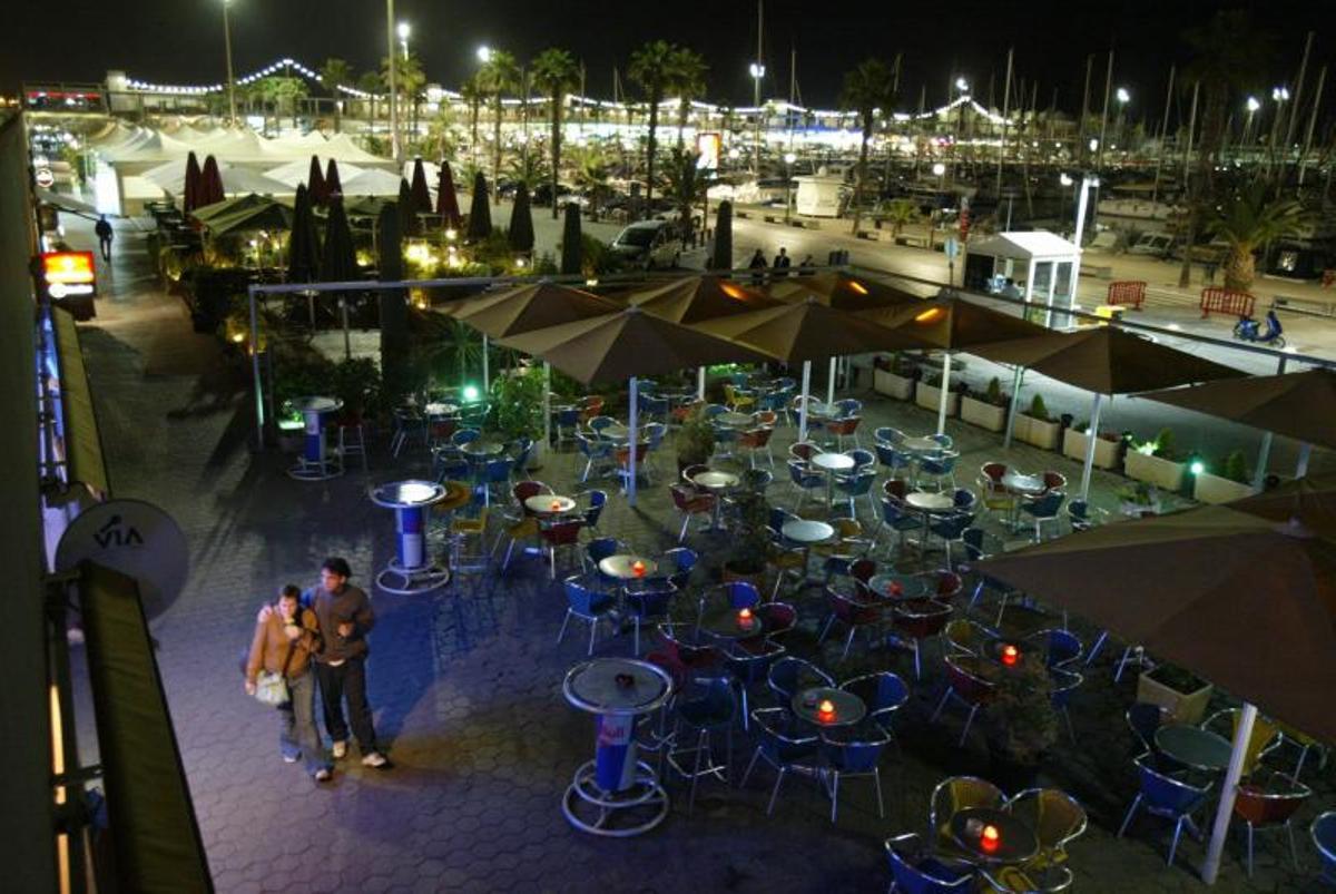 Clients i cambrers s’embranquen en una baralla monumental en un restaurant de BCN