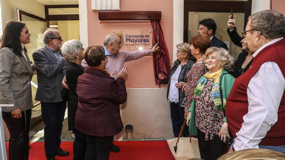 Un momento de la inauguración de la nueva Concejalía de Mayores.