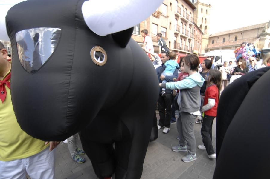 Los toros hinchables llenaron las calles