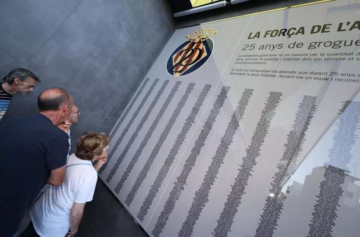 El Villarreal ha rendido homenaje a los abonados que cumplen 25 años como socios del club amarillo.
