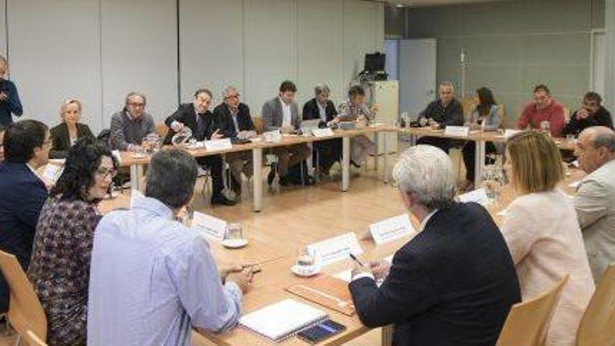 Imagen de la reunión celebrada ayer para reducir los siniestros en la construcción.