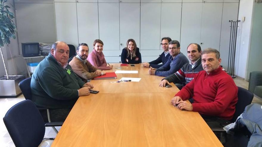 Imagen de la reunión entre los taxistas y el PP celebrada ayer.