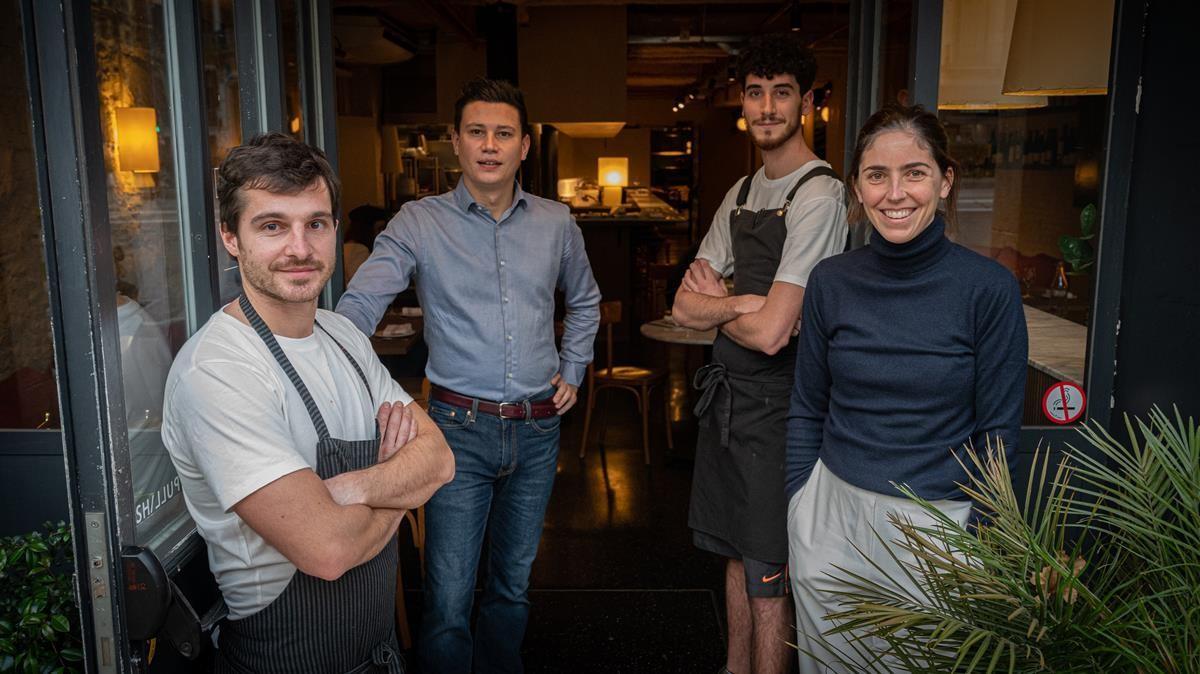 Giacomo Hassan, David Amat, Jorri Mirra e Inés Miró-Sans, en la Bodega Bonay.