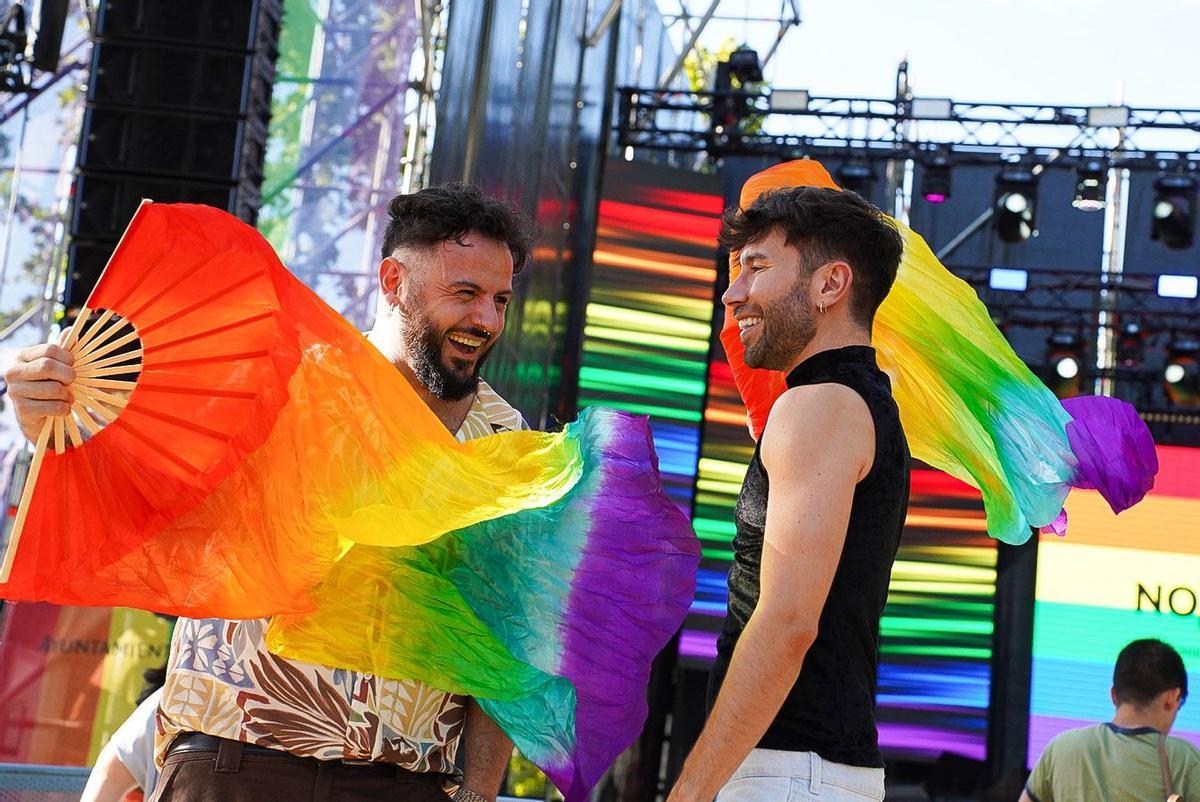 Inicio del Orgullo con el pregón en la Alameda de Hércules.