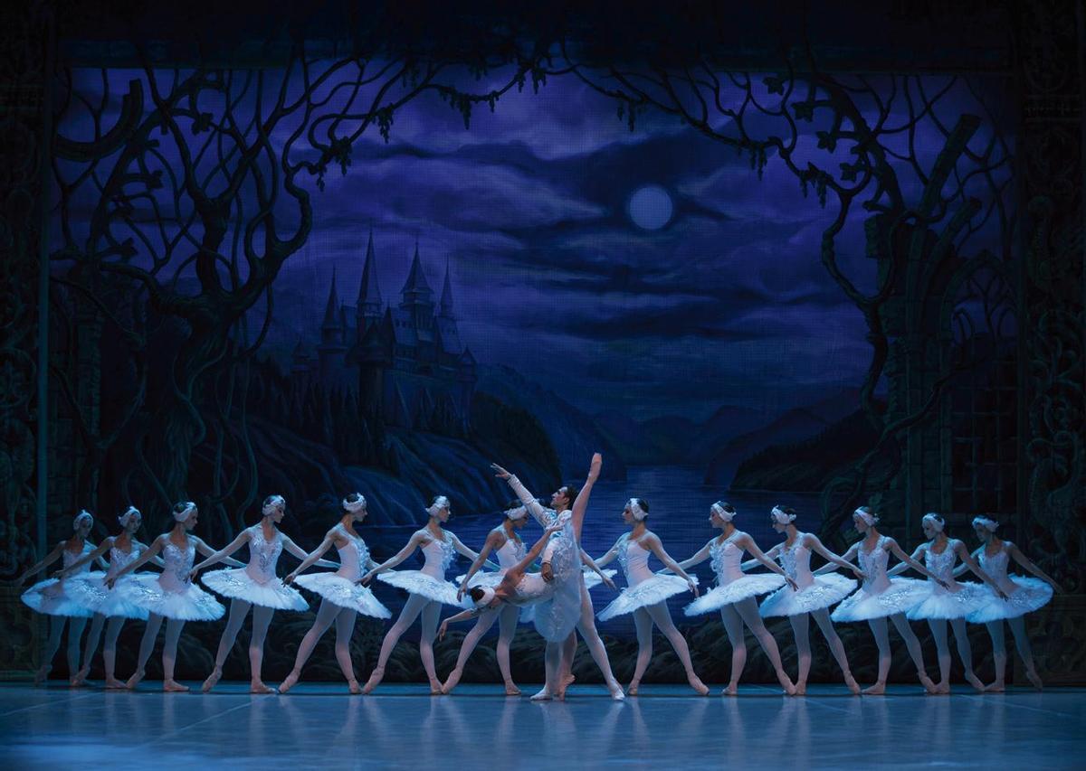 «El lago de los cisnes» agota las entradas en Torrevieja