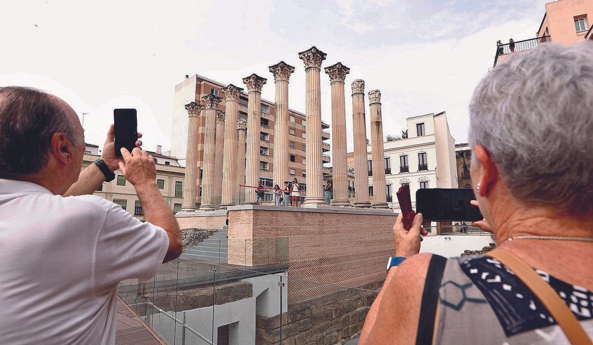 El Templo Romano se ha convertido en visita obligada para los turistas que se acercan a conocer Córdoba.
